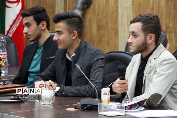نخستین جلسه منتخبین شورای دانش آموزی آموزش پرورش ناحیه ۴ شیراز