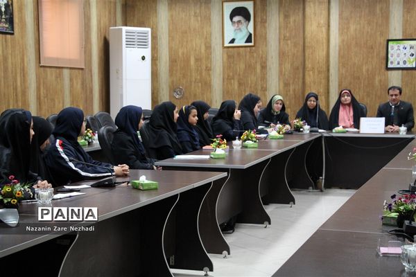 نخستین جلسه منتخبین شورای دانش آموزی آموزش پرورش ناحیه ۴ شیراز