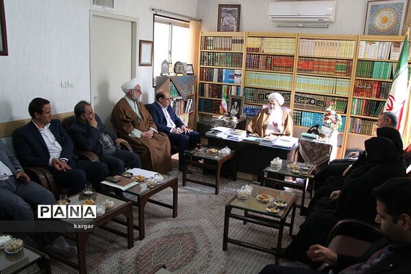 دیدار دست اندرکاران سوادآموزی استان با امام جمعه یزد