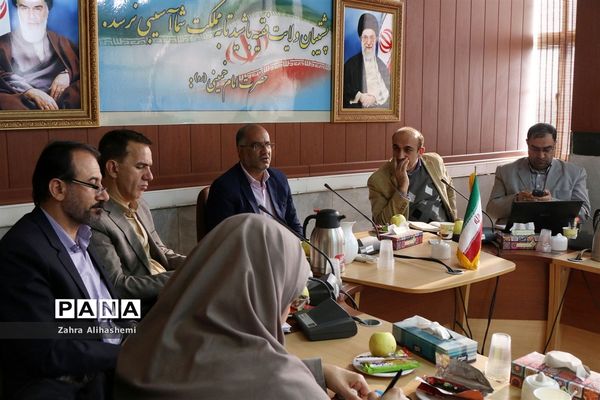 جلسه مشترک کارشناسان و مسئولان مشاوره و مراقبت در برابر آسیب‌های اجتماعی مناطق شهر تهران