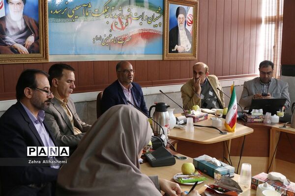 جلسه مشترک کارشناسان و مسئولان مشاوره و مراقبت در برابر آسیب‌های اجتماعی مناطق شهر تهران