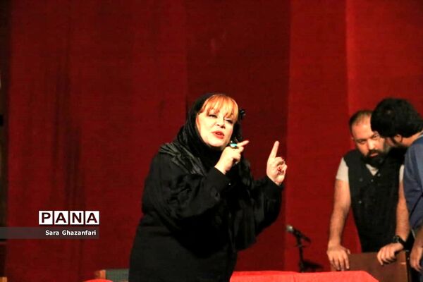 اجرای تئاتر لیگ قهرمانان در ساری