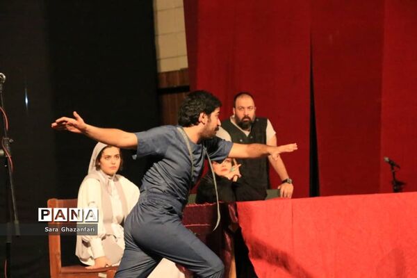 اجرای تئاتر لیگ قهرمانان در ساری