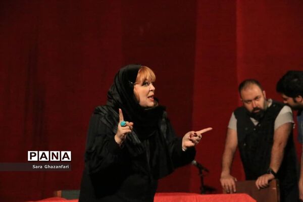 اجرای تئاتر لیگ قهرمانان در ساری