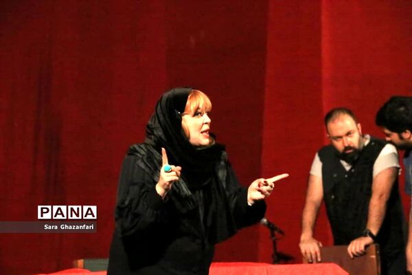 اجرای تئاتر لیگ قهرمانان در ساری