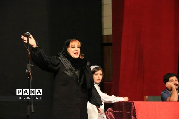 اجرای تئاتر لیگ قهرمانان در ساری
