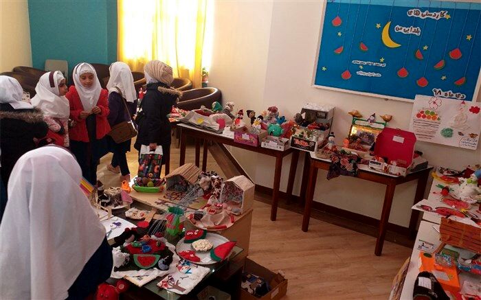 نمایشگاه «کاردستی های یلدایی من » در نیشابور برگزار شد