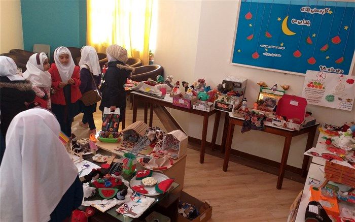 نمایشگاه «کاردستی های یلدایی من » در نیشابور برگزار شد