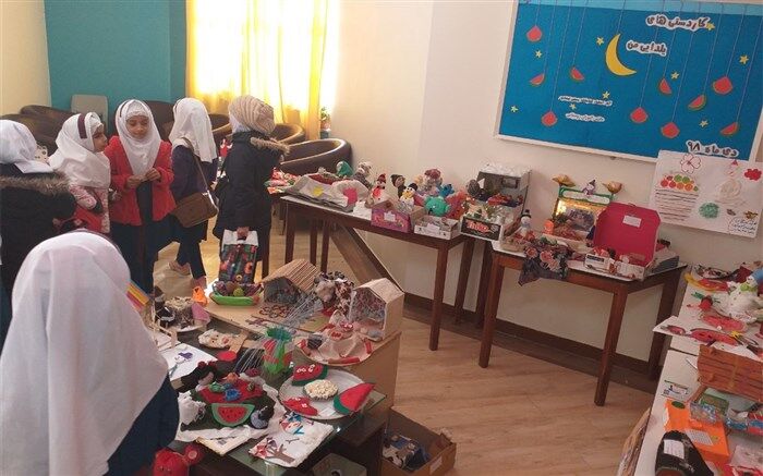 نمایشگاه «کاردستی های یلدایی من » در نیشابور برگزار شد