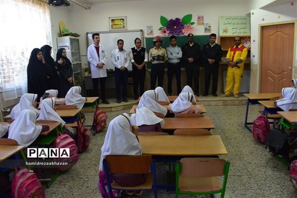 آموزش عملی درس مشاغل کلاس دوم ابتدایی دبستان دخترانه شاهد بهاباد