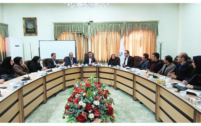 فرهنگ سازیِ مهارت و مهارت آموزی در دبیرستان های استان