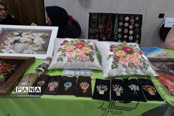 نمایشگاه هنرهای دستی بانوان کارآفرین زنجان