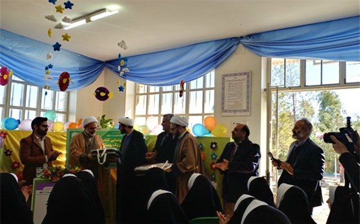 «زندگی با ضرب‌المثل‌ها» در کتابخانه روستایی قم رونمایی شد