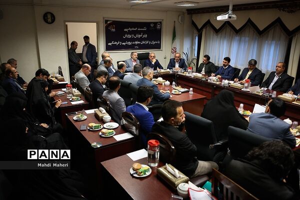 نشست صمیمی وزیرآموزش و پرورش با مدیران و کارکنان معاونت پرورشی و فرهنگی