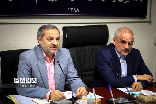 نشست صمیمی وزیرآموزش و پرورش با مدیران و کارکنان معاونت پرورشی و فرهنگی