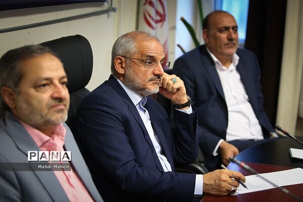 نشست صمیمی وزیرآموزش و پرورش با مدیران و کارکنان معاونت پرورشی و فرهنگی