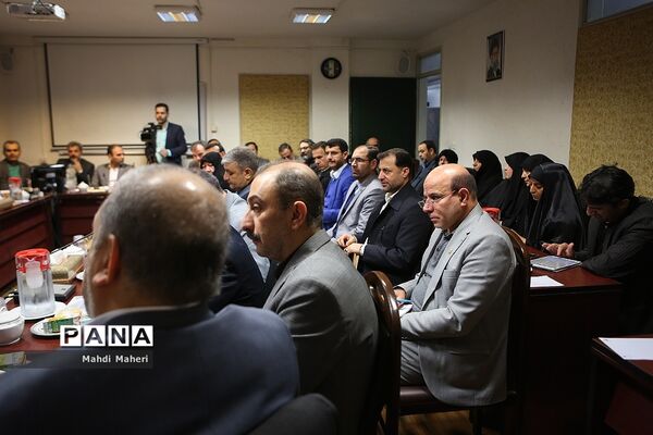 نشست صمیمی وزیرآموزش و پرورش با مدیران و کارکنان معاونت پرورشی و فرهنگی