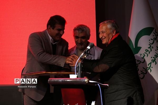 آیین تقدیر از پیشکسوتان و فعالان صنعت اسباب‌بازی