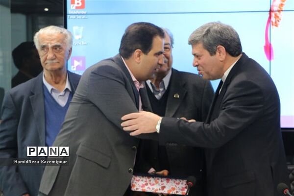 نشست هیات مدیره مجمع خیرین مدرسه ساز شهرستانهای استان تهران به میزبانی بنیاد خیریه شهیدان تقی زاده