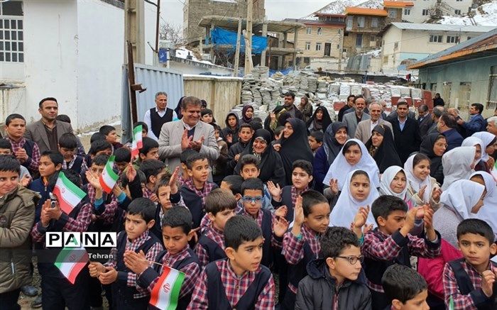 آئین کلنگ زنی مدرسه 9 کلاسه در منطقه1