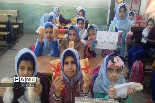 طرح لقمه مادرانه در مدارس آبادان