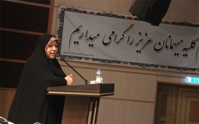 پروانه مافی: استاندارد دنیا برای هر تخت در بیمارستان، چهار پرستار را الزامی می داند