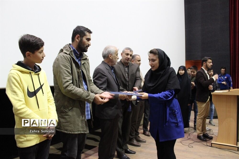 تجلیل از داوران نوجوان سی و دومین جشنواره فیلم های کودک و نوجوان در اسلامشهر