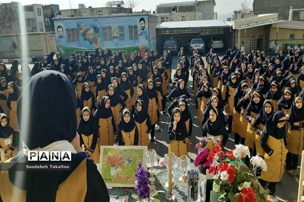 جشن ولادت حضرت زینب (س) در دبستان شاهد ٢ ملایر