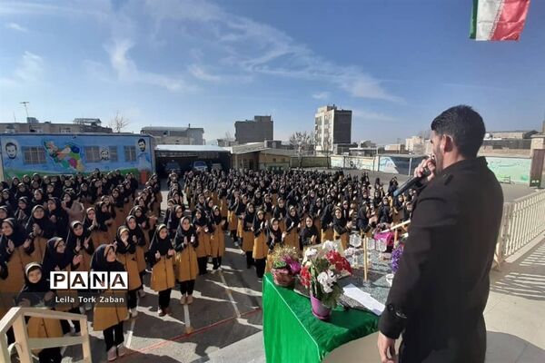 جشن ولادت حضرت زینب (س) در دبستان شاهد ٢ ملایر