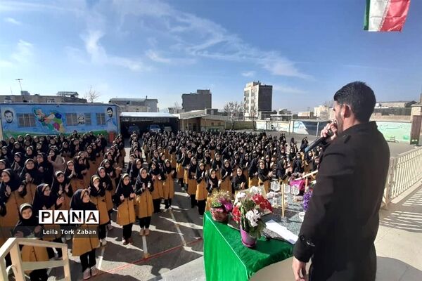 جشن ولادت حضرت زینب (س) در دبستان شاهد ٢ ملایر