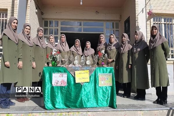 جشن ولادت حضرت زینب (س) در دبستان شاهد ٢ ملایر