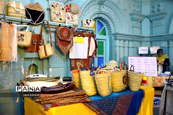 برپایی نمایشگاه صنایع دستی و هنرهای کاربردی آبادان