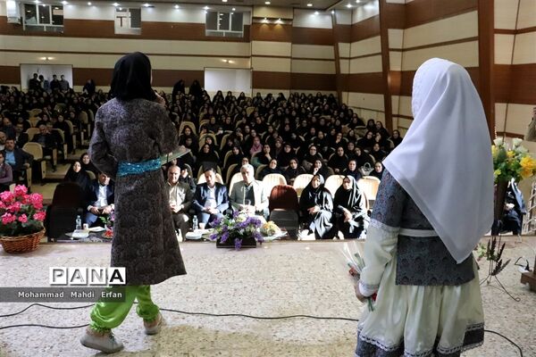 همایش کیفیت بخشی به آموزش و توانمندسازی کارکنان آموزشی در شهرستان آباده