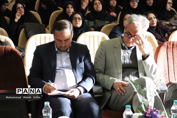همایش کیفیت بخشی به آموزش و توانمندسازی کارکنان آموزشی در شهرستان آباده