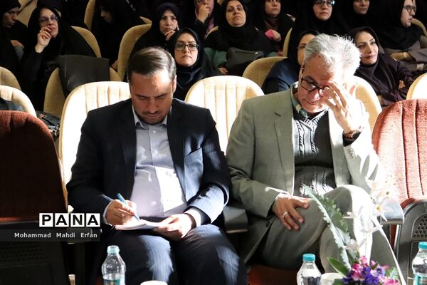 همایش کیفیت بخشی به آموزش و توانمندسازی کارکنان آموزشی در شهرستان آباده