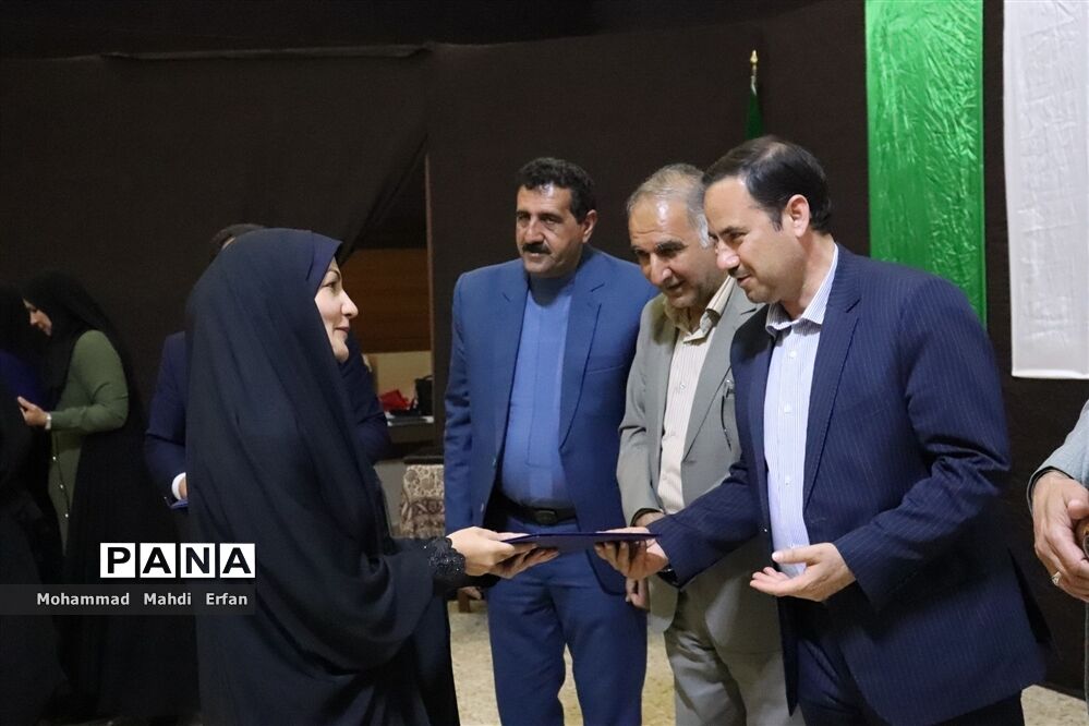 همایش کیفیت بخشی به آموزش و توانمندسازی کارکنان آموزشی در شهرستان آباده