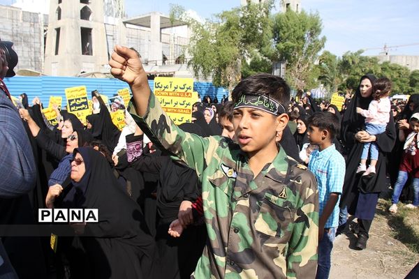 راهپیمایی نمازگزاران بندرعباس به‌مناسبت شهادت سردار سلیمانی