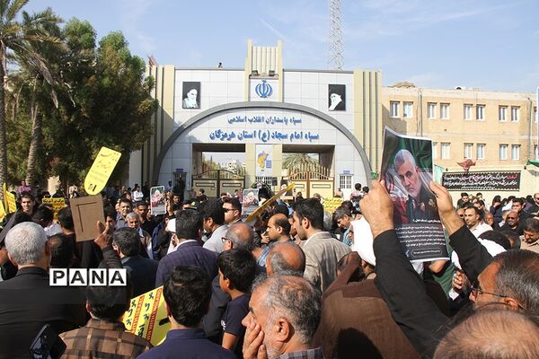 راهپیمایی نمازگزاران بندرعباس به‌مناسبت شهادت سردار سلیمانی