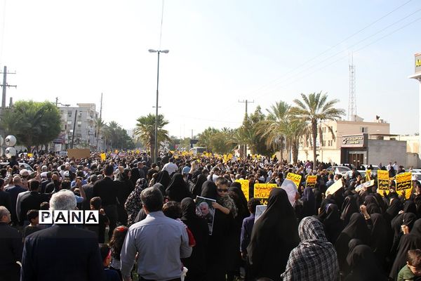 راهپیمایی نمازگزاران بندرعباس به‌مناسبت شهادت سردار سلیمانی
