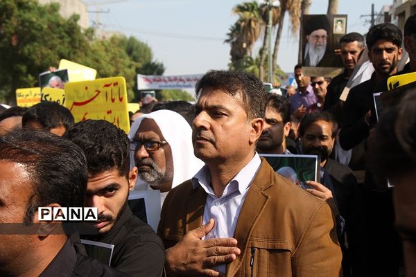 راهپیمایی نمازگزاران بندرعباس به‌مناسبت شهادت سردار سلیمانی
