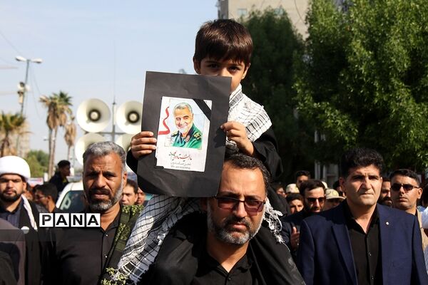 راهپیمایی نمازگزاران بندرعباس به‌مناسبت شهادت سردار سلیمانی