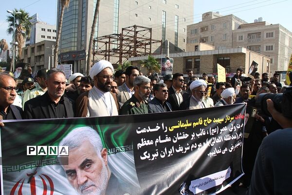 راهپیمایی نمازگزاران بندرعباس به‌مناسبت شهادت سردار سلیمانی