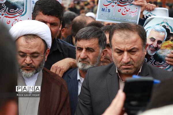تجمع مردم نمازگزار مسجدسلیمانی در پی شهادت سردار قاسم سلیمانی