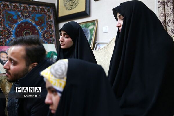 حضور رهبر معظم انقلاب اسلامی در منزل سپهبد شهید حاج قاسم سلیمانی
