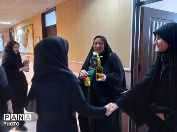 جلسه بیلان و تحویل کارنامه دبیرستان دوره اول دخترانه امام حسین (ع)