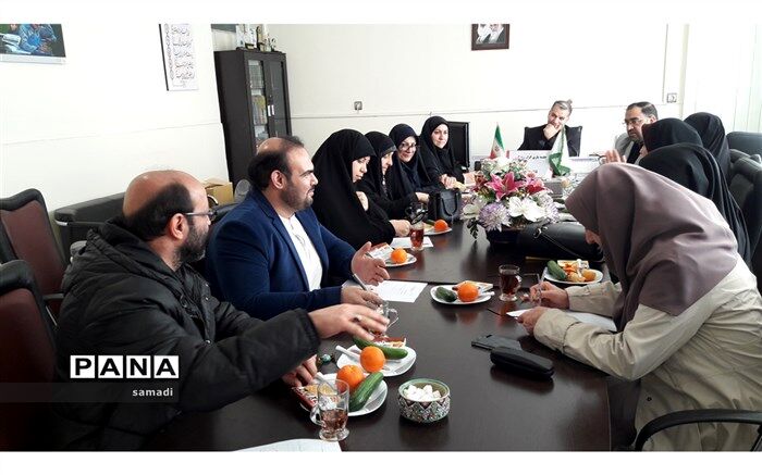 اولین نشست کانون یاریگران زندگی  منطقه 13