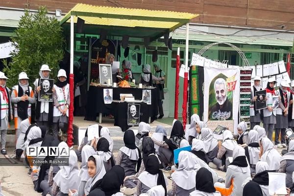 برپایی  کارگاه مهارتی آشنایی با سردار شهید قاسم سلیمانی در دبستان دخترانه اروند ناحیه ۲ اهواز