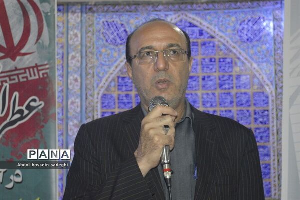 عطر افشانی و گل گزاری قبور مطهر شهدا در آستانه یادواره شهدای فرهنگی و دانش‌آموزی استان بوشهر