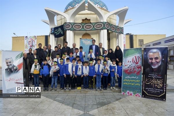 عطر افشانی و گل گزاری قبور مطهر شهدا در آستانه یادواره شهدای فرهنگی و دانش‌آموزی استان بوشهر