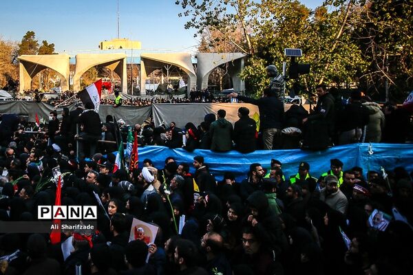 تشییع پیکر شهدای مقاومت در تهران